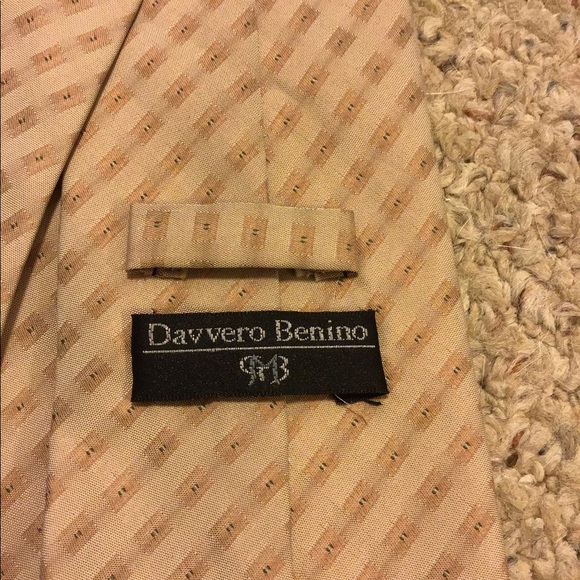 MENS LOT OF 4 TIES JONES NY ALFANI KISSTIES DAVVERO BENINO ALL GUC - Picture 3 of 5